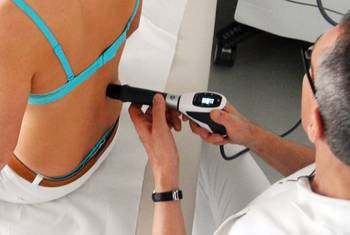 Diagnostik und Therapie von Rücken-Triggerpunkten mit Hilfe moderner Stoßwellentechnik
